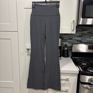 Aritzia Golden BUTTER Cheeky Hi-Rise Flare Legging